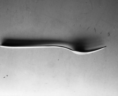 Soyut su siyah beyaz üzerine sıçrıyor