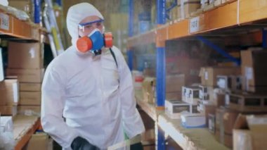 İnsan Dezenfekte Deposu Corona Virüsü. Dezenfektan covid-19. Coronavirus Mers
