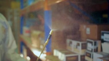 İnsan Dezenfekte Deposu Corona Virüsü. Dezenfektan covid-19. Coronavirus Mers