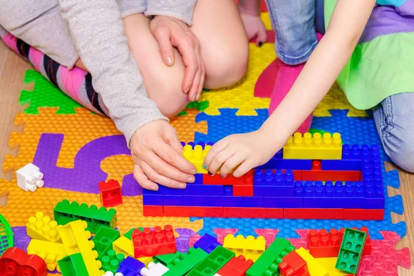 Mother Daughter Playing Toy Bricks — Stock Photo, Image