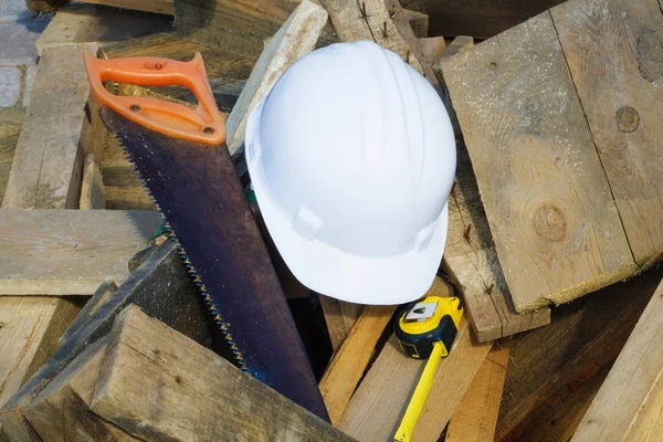 Veiligheidshelm Zag Stapel Planken — Stockfoto