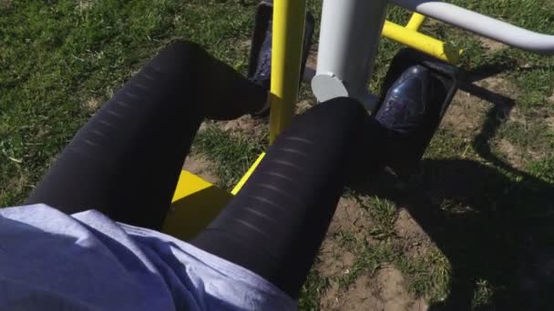 Mulher Fazendo Exercícios Para Músculos Perna — Vídeo de Stock