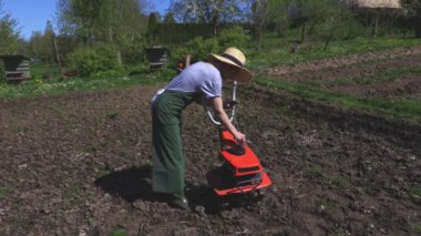 Kadın Kültivatör yağ seviye kontrol