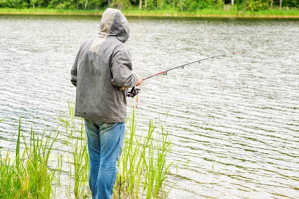 Homem Pesca Lago Verão — Fotografia de Stock