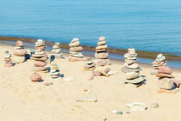 Pyramids Balanced Stones Beach — Stock Photo, Image