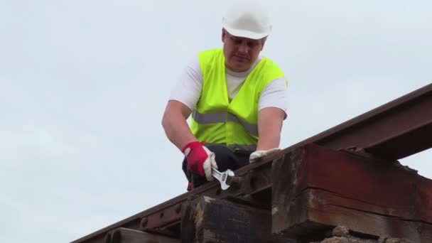 Worker Fixing Railway Summer Day — Stock Video