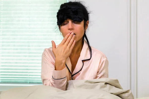 Mujer Despertando Por Mañana — Foto de Stock