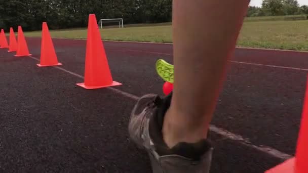 Caméra Suit Joueur Avec Boule Florbball Bâton — Video