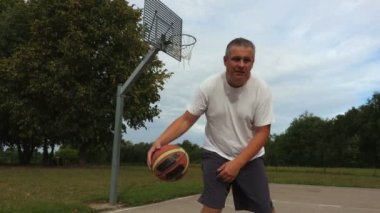 Yaz günü basketbol birlikte eğitim basketbol oyuncusu