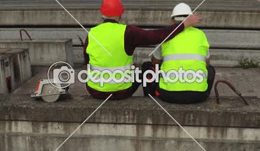 İşçi ağlayan arkadaş huzur veriyor.