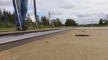 Engelli adam demiryolu kavşak üzerinde sexpartyn iken sahip yıldızlar