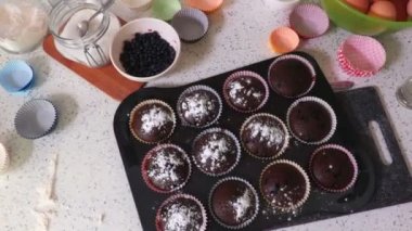 Pudra şekeri serpin Muffins