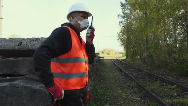 Inspetor Ferroviário Máscara Ferrovia — Vídeo de Stock