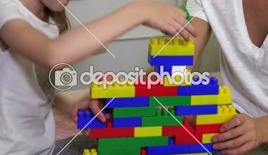 Anne ve kız kulesi oyun tuğla inşa