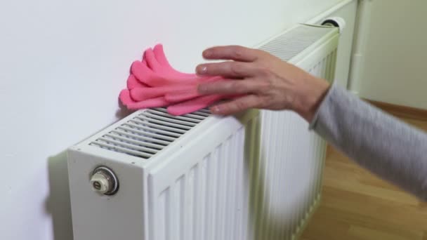 Woman Places Pink Gloves Beanie Radiator — Stock Video