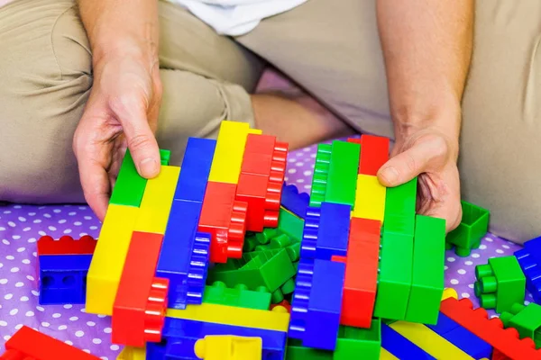 Woman Collect Colorful Toy Bricks — Stock Photo, Image