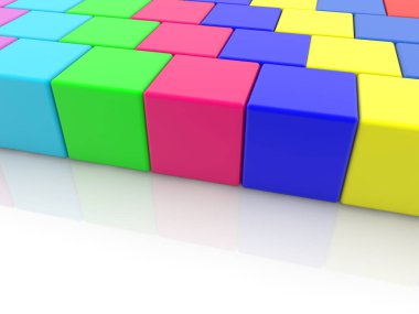 Renkli oyuncak küplerin satır yığılmış