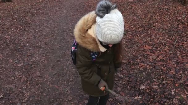 Skolan Flicka Barn Med Ryggsäck Väg Parken — Stockvideo