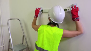 Ruh düzeyi kullanarak inşaat işçisi kadın