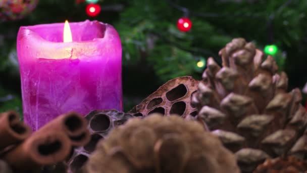 Weihnachten Hintergrund Kerze Und Zapfen — Stockvideo