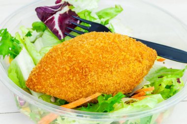 Et ile çeşitli sebze salatası