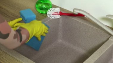 Kadın Lehçe mutfak lavabo yakın çekim
