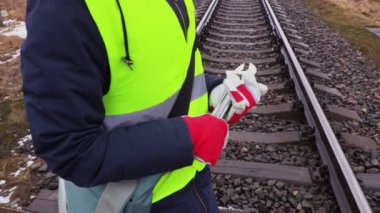 İngiliz tren işçilerini yakın tutan kadın demiryolu işçisi