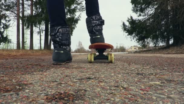 Malá Holčička Skateboard Zblízka — Stock video