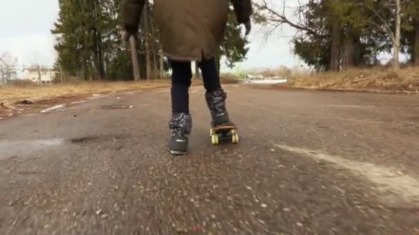 Camera Follows Little Girl Who Practicing Skateboard — 图库视频影像
