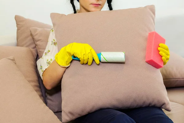 Woman Cleaning Sofa Lint Roller — Stock Photo, Image