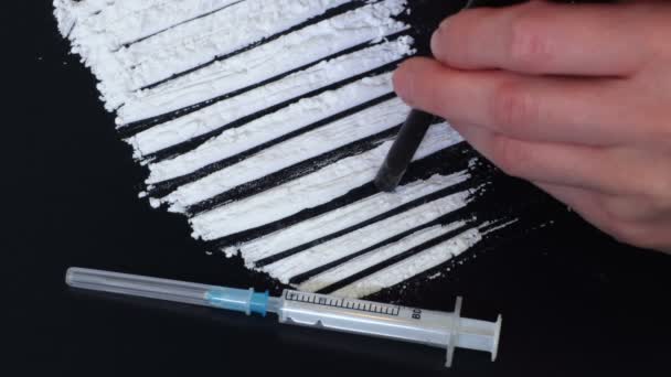 Kobieta Wciągająca Kokainę Lub Amfetaminy Koncepcja Nadużywania Narkotyków Zagadnień Społecznych — Wideo stockowe