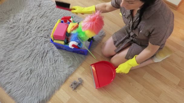 Kobieta Posprzątać Dom Koncepcja Sprzątania Sprzątania — Wideo stockowe