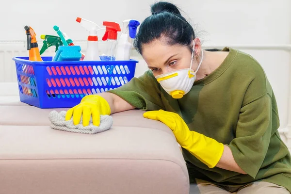 Woman Protective Face Mask Cleaning Sofa — Stock Photo, Image