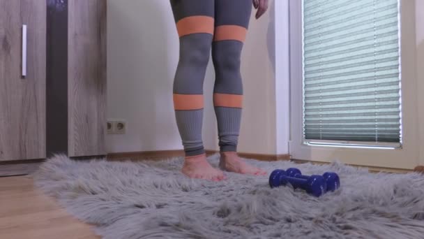 Femme Étirant Les Hamstrings Avant Entraînement — Video