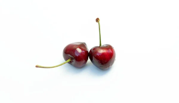 Merah Cherries Latar Belakang Putih — Stok Foto