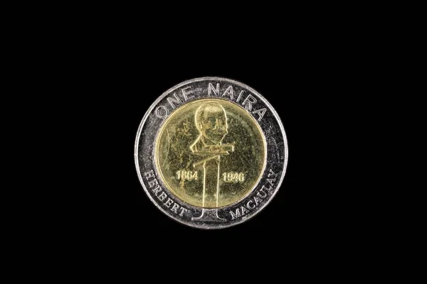 Närbild Bild Nigeriansk Bimettalic Ett Naira Mynt Isolerad Svart Bakgrund — Stockfoto