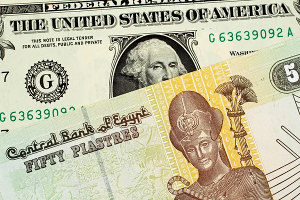 Ένας Αμερικανός Μπιλ Ένα Δολάριο Ένα Αιγυπτιακό Πενήντα Πιάστρο Τράπεζα — Φωτογραφία Αρχείου