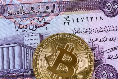 Görüntü ile bir altın bitcoin bir Irak 50 Dinarı Banka dekontunun kapatın