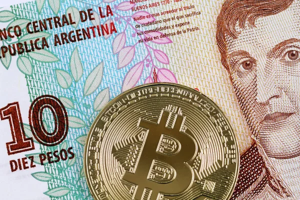 Uma Imagem Macro Bitcoin Dourado Com Uma Nota Argentina Dez — Fotografia de Stock