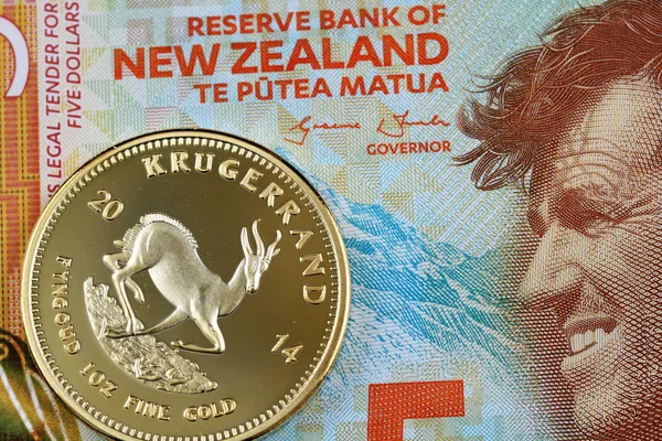 Makro Snímek Pěti Nový Zéland Bankovku Zlatá Uncová Mince Krugerrand — Stock fotografie