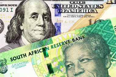 Görüntü mavi bir Amerikan yüz dolarlık banknot bir on Güney Afrika rand banknot ile yakından