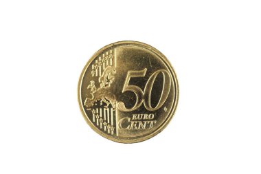 Aşırı bir yakın çekim altın elli Euro cent sikke üzerinde beyaz bir arka plan izole