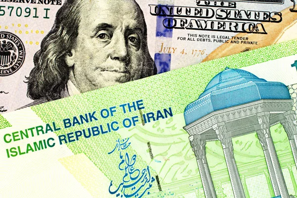 Μια Αμερικανική Εκατό Δολάριο Νομοσχέδιο Μακροεντολή Μια Ιρανική Rial Δέκα — Φωτογραφία Αρχείου