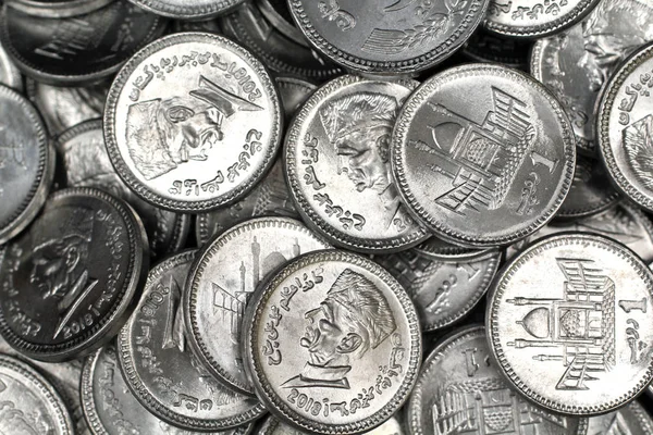 Eine Nahaufnahme Eines Stapels Silberner Pakistanischer Ein Rupien Silbermünzen — Stockfoto