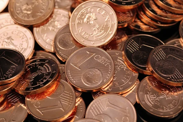 Ein Haufen Glänzender Neuer Ein Euro Cent Münzen Extremer Makroqualität — Stockfoto