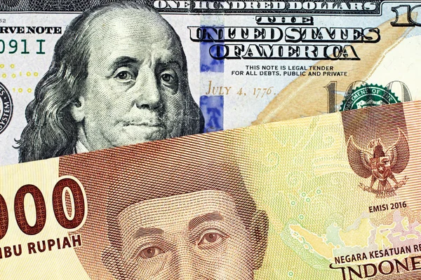 Una Banconota Arancione Cinquemila Rupie Indonesiane Con Una Banconota Blu — Foto Stock
