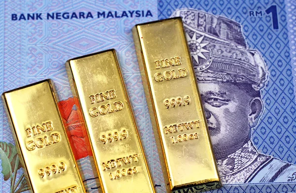 Blå Malaysiska Ringgit Sedel Med Tre Små Guldtackor Nära Håll — Stockfoto
