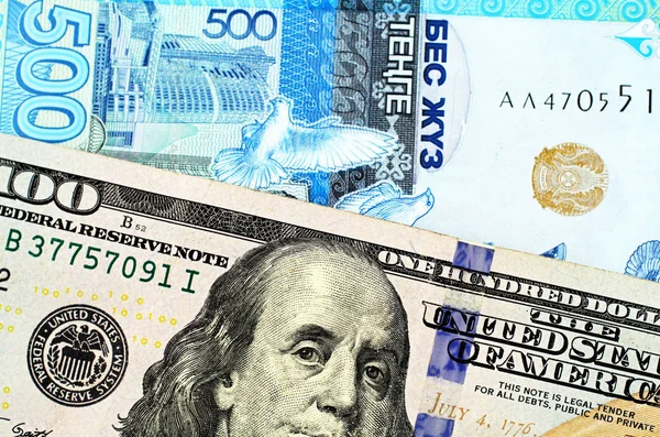Billete Americano Cien Dólares Cierra Con Billete Quinientos Tenge Kazajstán — Foto de Stock