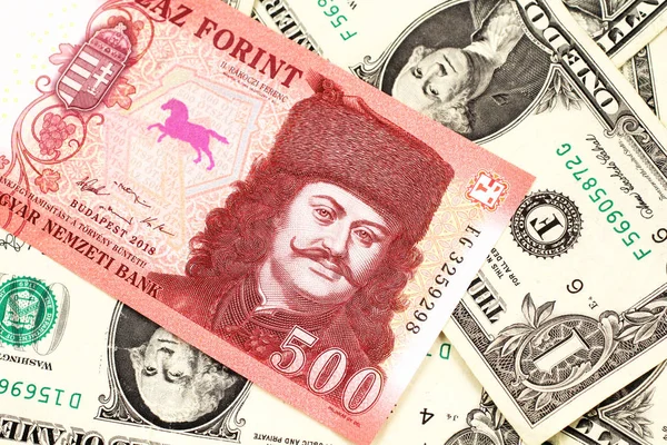 Arka Planda Amerikan Bir Dolar Banknotlar Ile Kırmızı Bir Macar — Stok fotoğraf