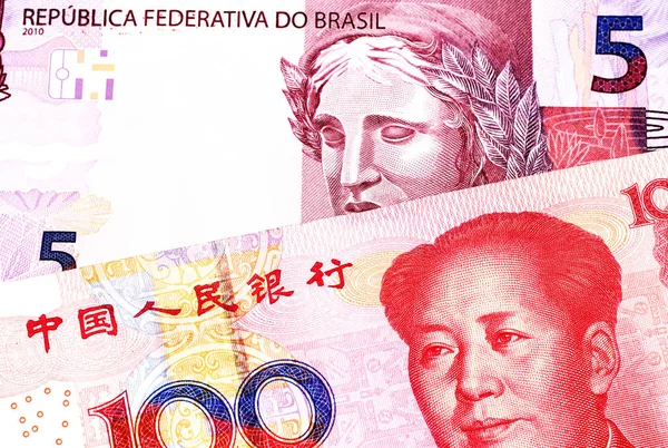 Червоний 100 Китайський Юань Банку Записку Рожевим Фіолетовим Ять Бразильських — стокове фото